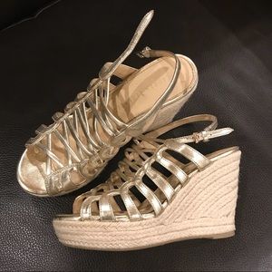 ❌SOLD❌ Gold strappy wedge. EUC. Sz 6.5!!